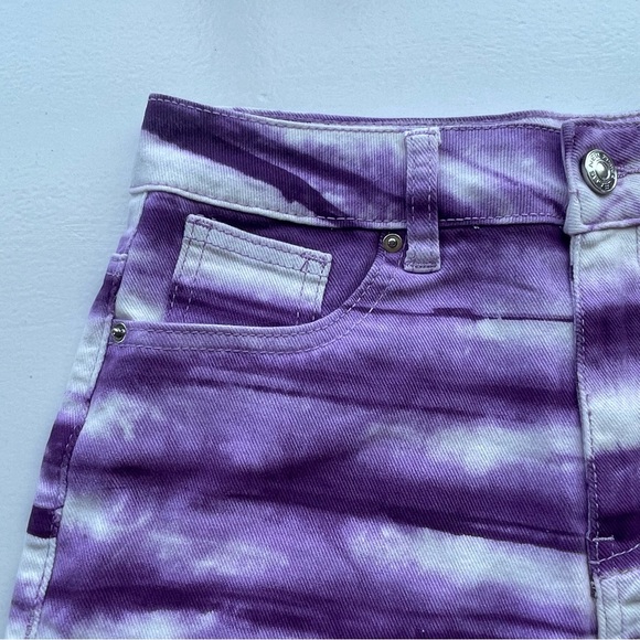 Purple & white tie dye raw hem high waist jean shorts - Picture 4 of 11